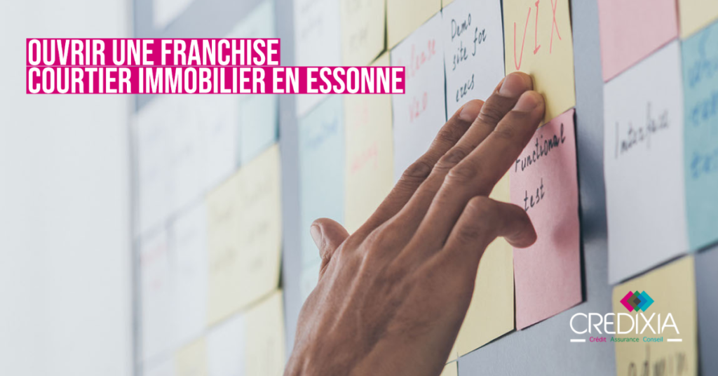 Individu faisant un brainstorming avant d'ouvrir sa franchise courtier immobilier en Essonne 91